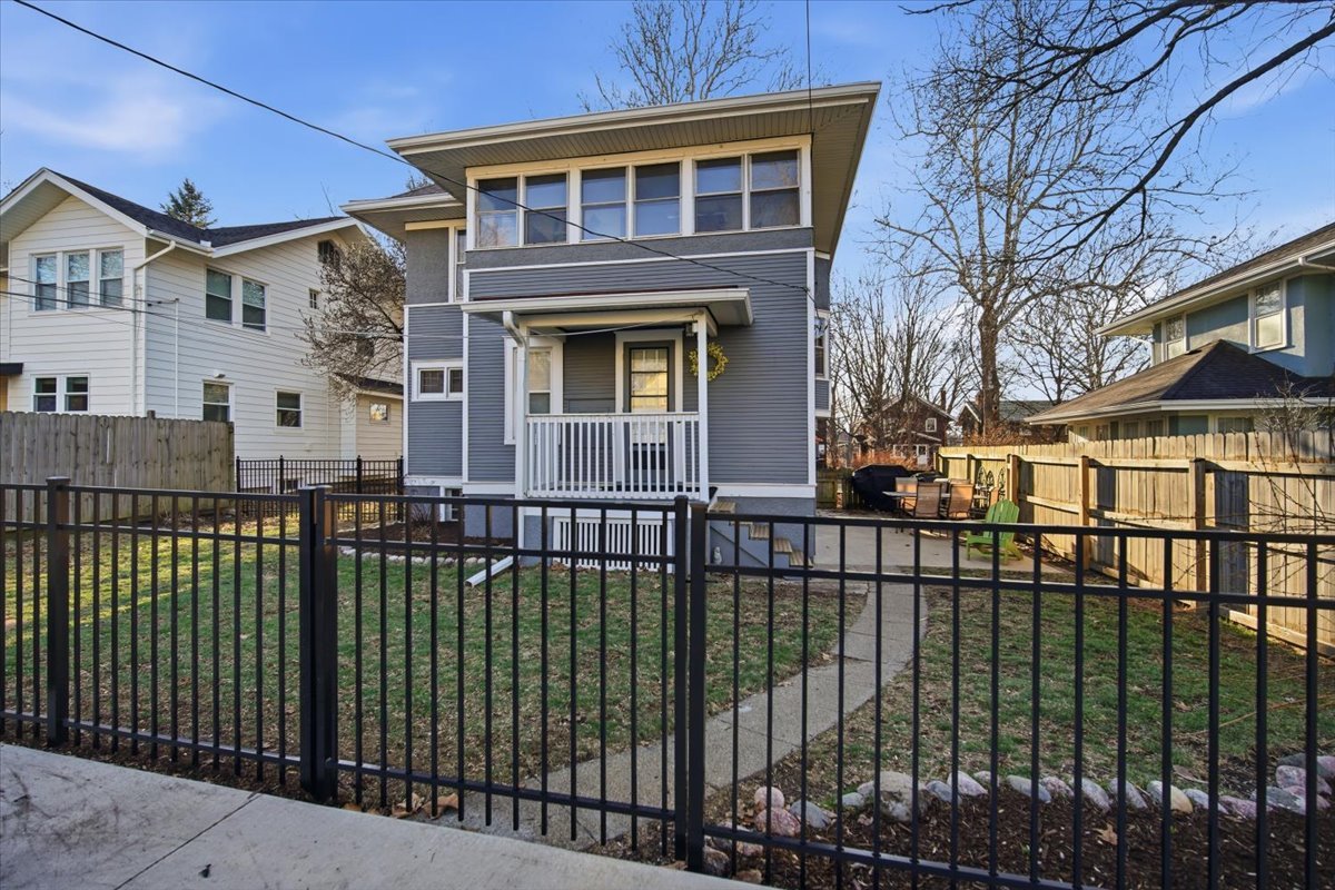 1413 N Clinton Boulevard, Bloomington, IL 61701