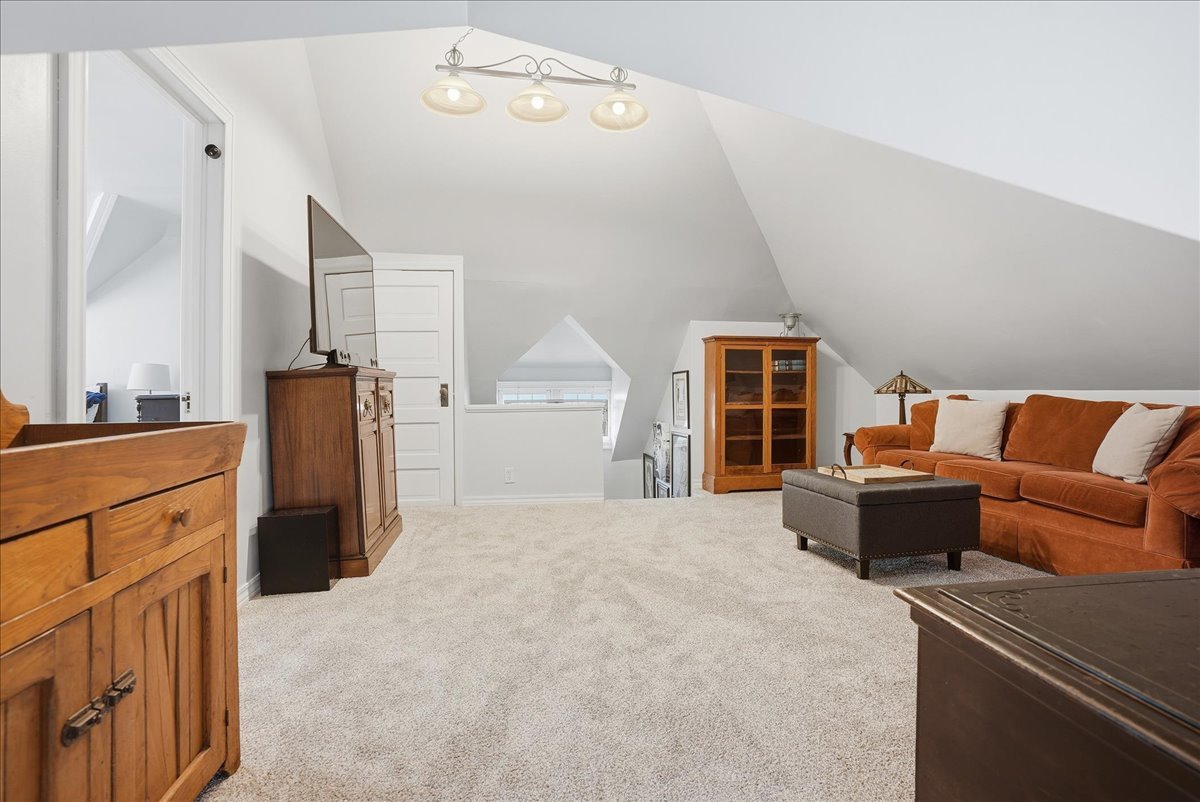 1413 N Clinton Boulevard, Bloomington, IL 61701