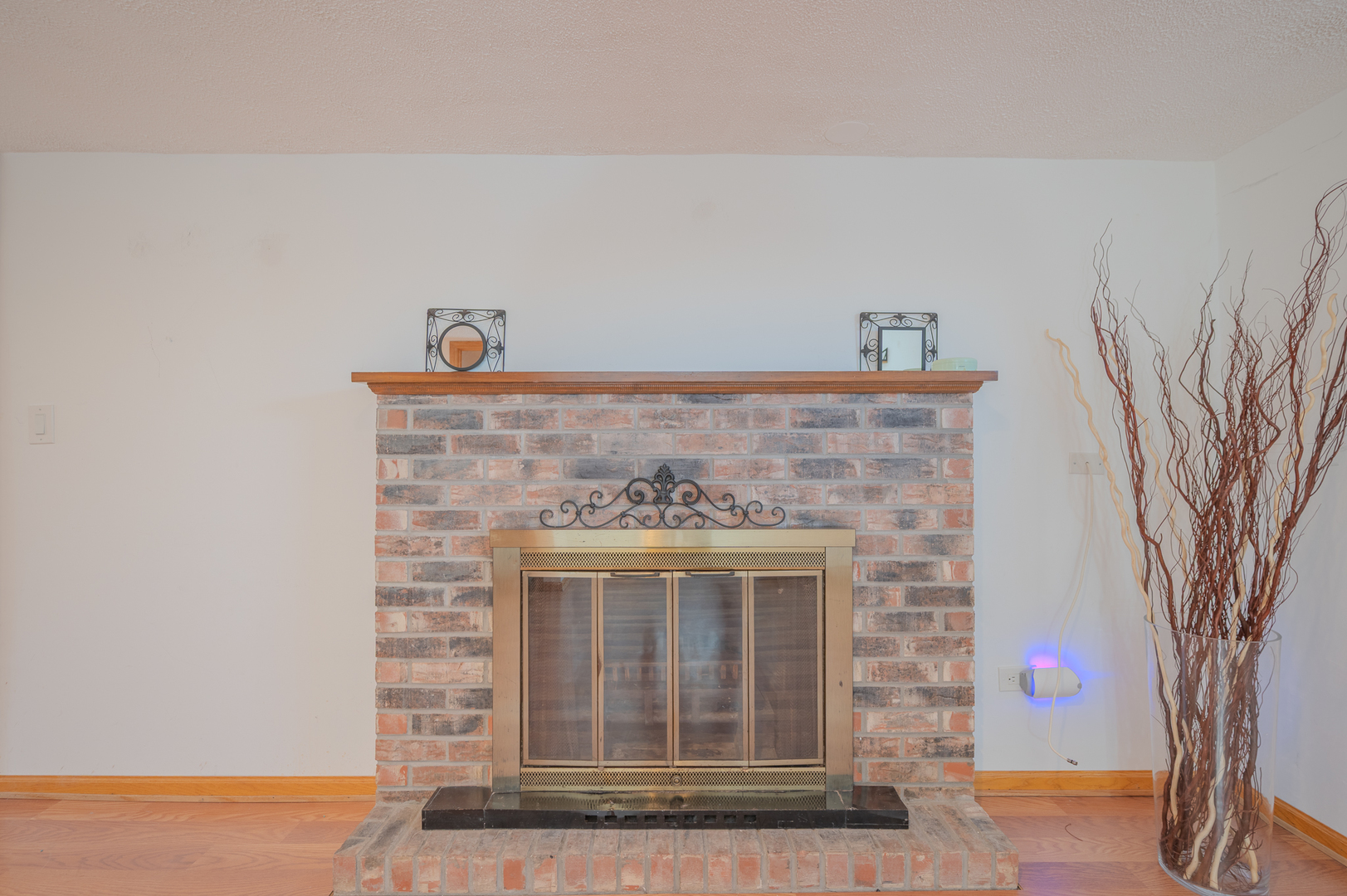 7802 Warwick Avenue, Darien, IL 60561