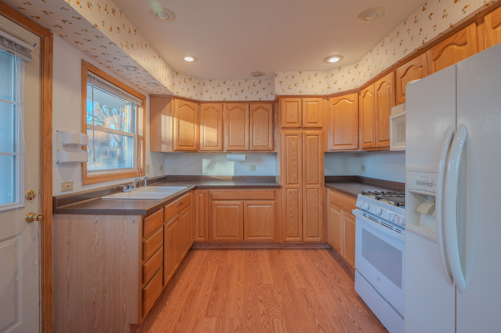 7802 Warwick Avenue, Darien, IL 60561