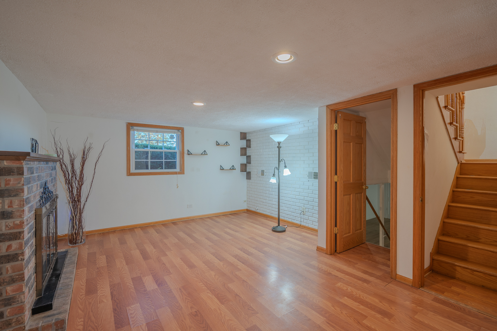 7802 Warwick Avenue, Darien, IL 60561