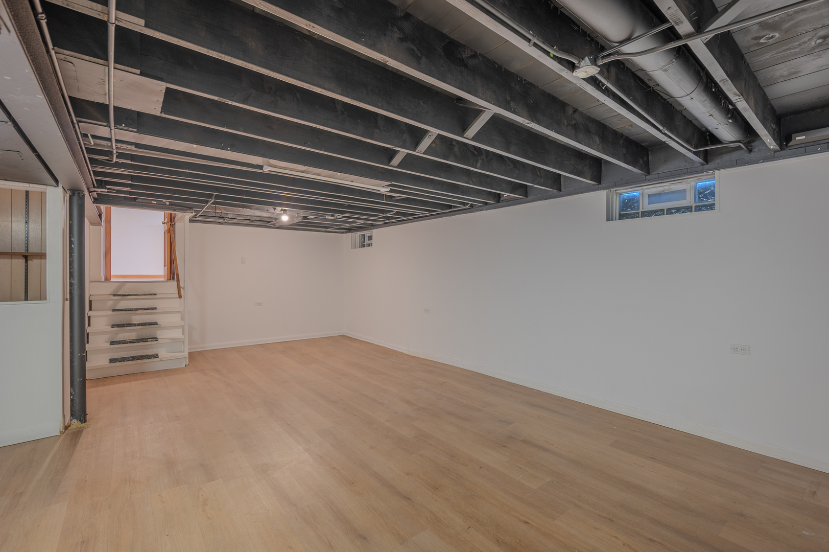 7802 Warwick Avenue, Darien, IL 60561