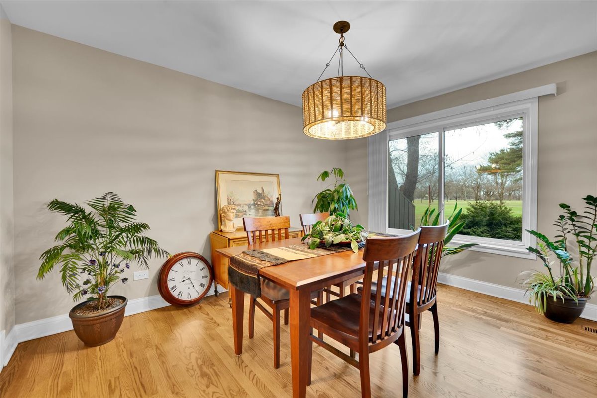 196 Shoreline Road, Lake Barrington, IL 60010