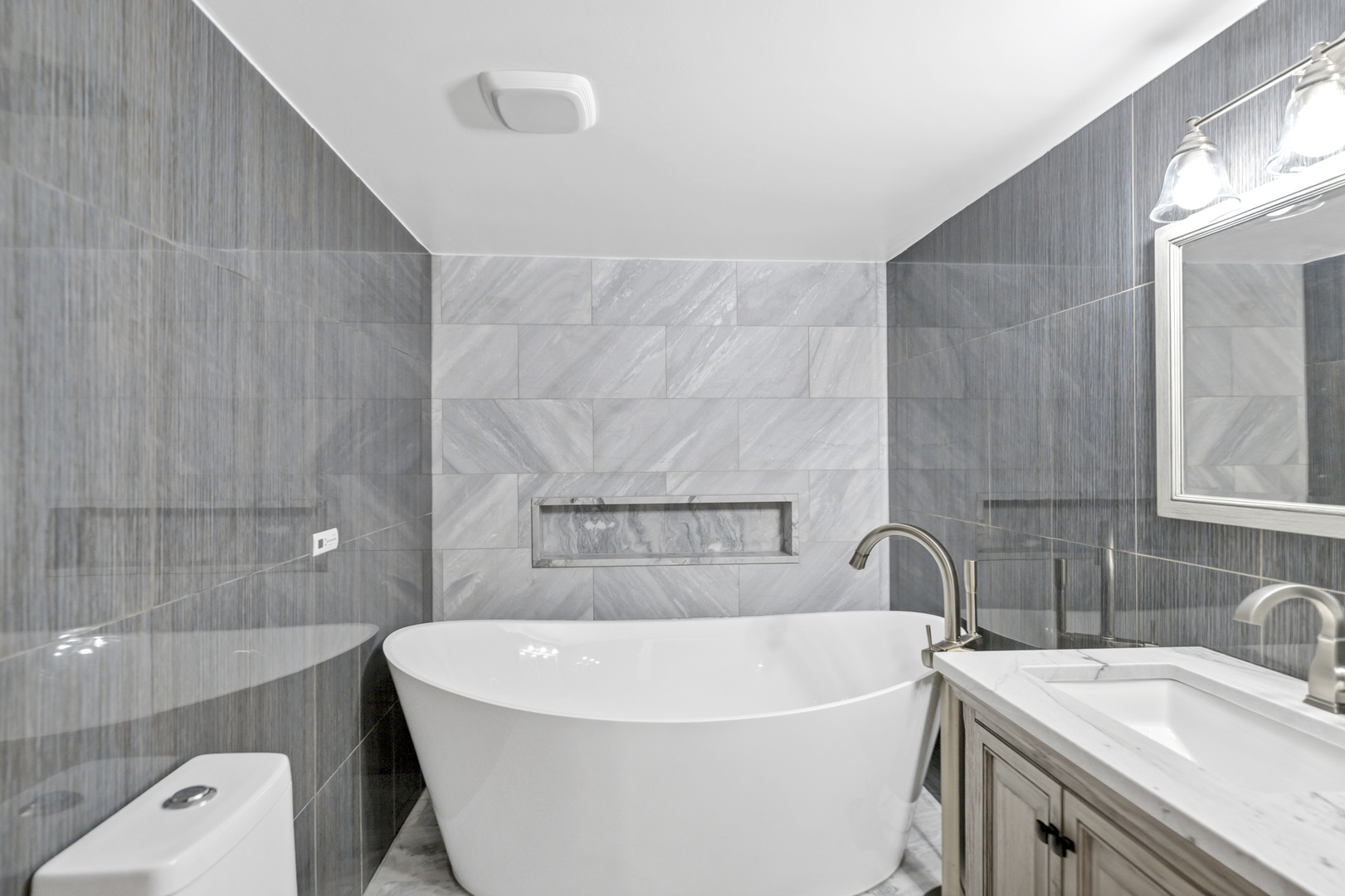 250 N Irving Avenue, Hillside, IL 60162