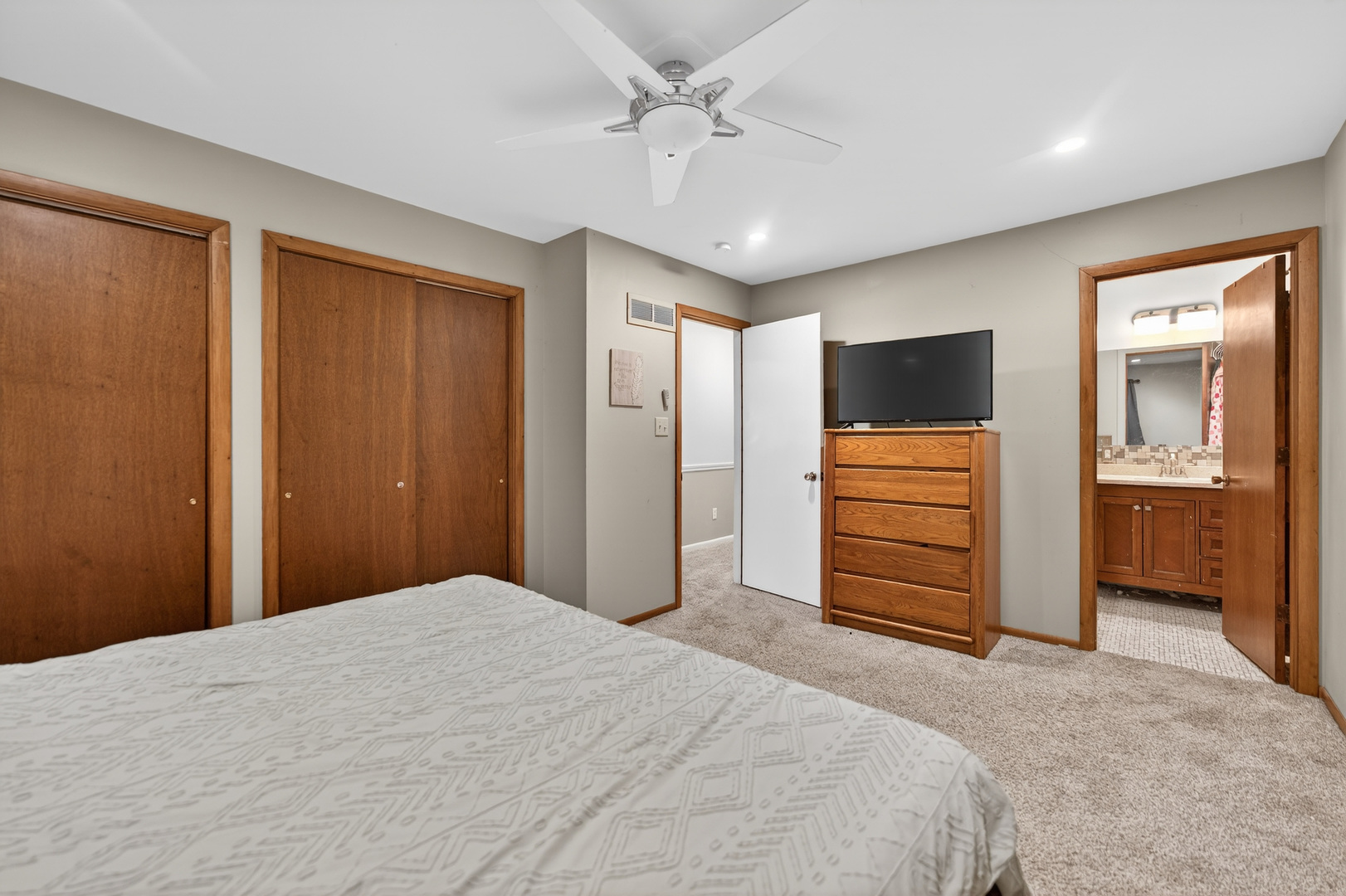 6059 Pioneer Terrace, DeKalb, IL 60115