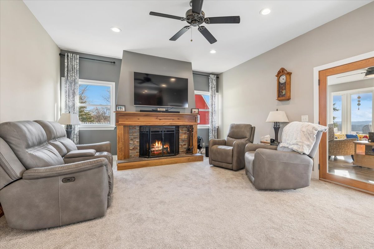 35 EAGLE VIEW Lane, Oswego, IL 60543