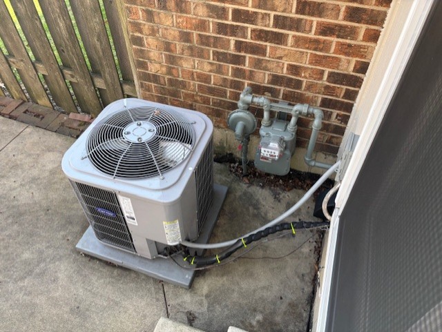 211 Applewood Lane, Bloomingdale, IL 60108