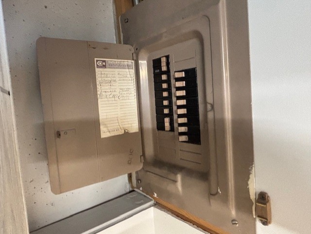 211 Applewood Lane, Bloomingdale, IL 60108