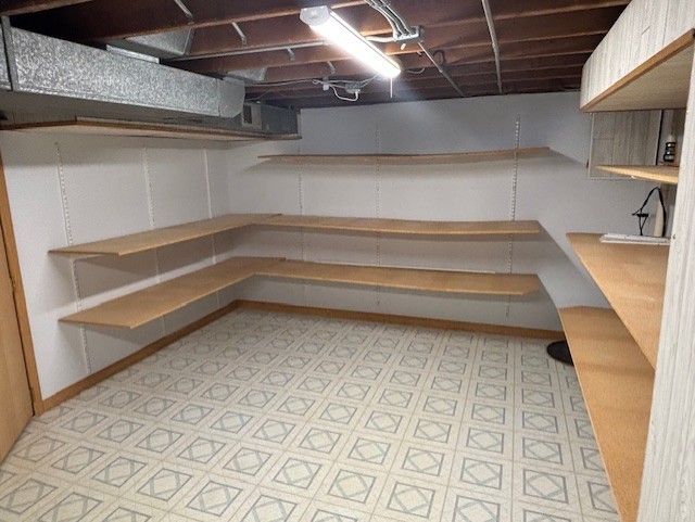 211 Applewood Lane, Bloomingdale, IL 60108