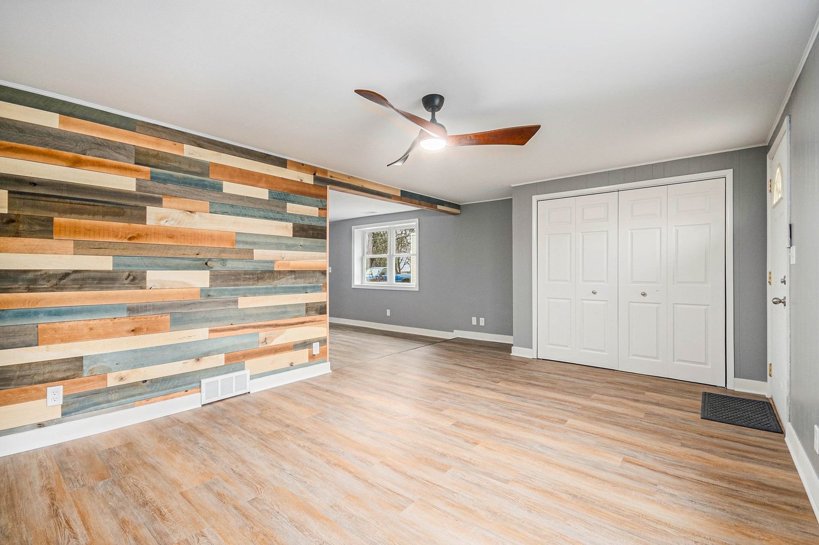 215 W Main Street, Kirkland, IL 60146