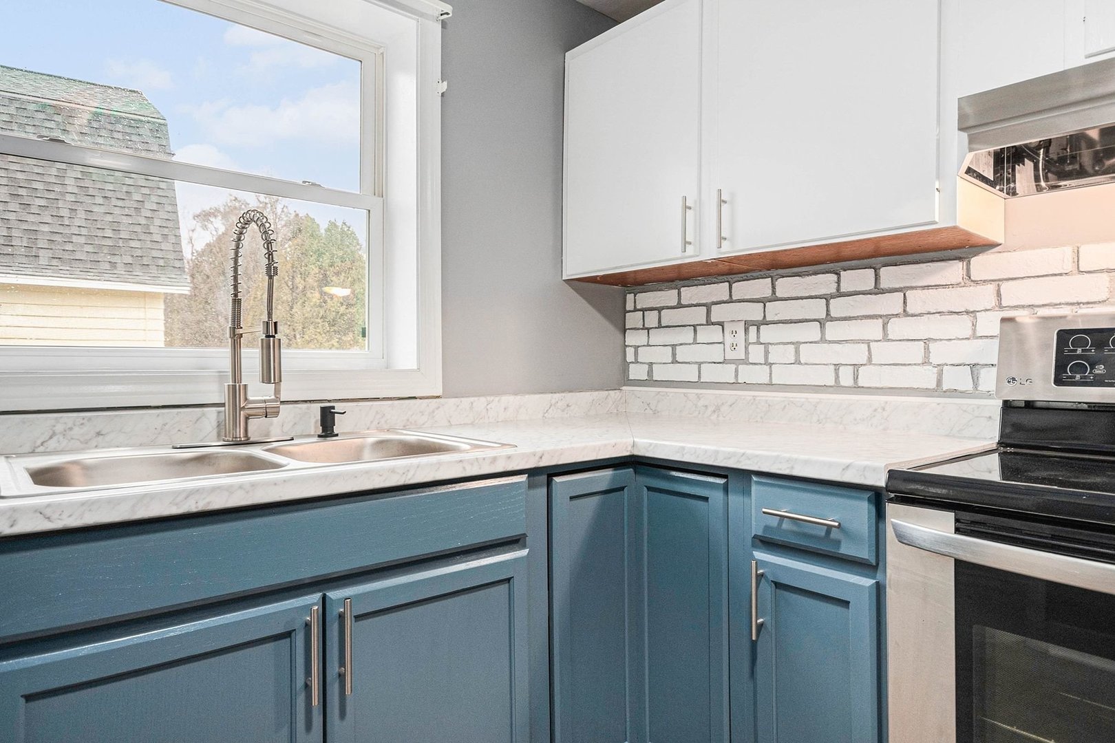 215 W Main Street, Kirkland, IL 60146