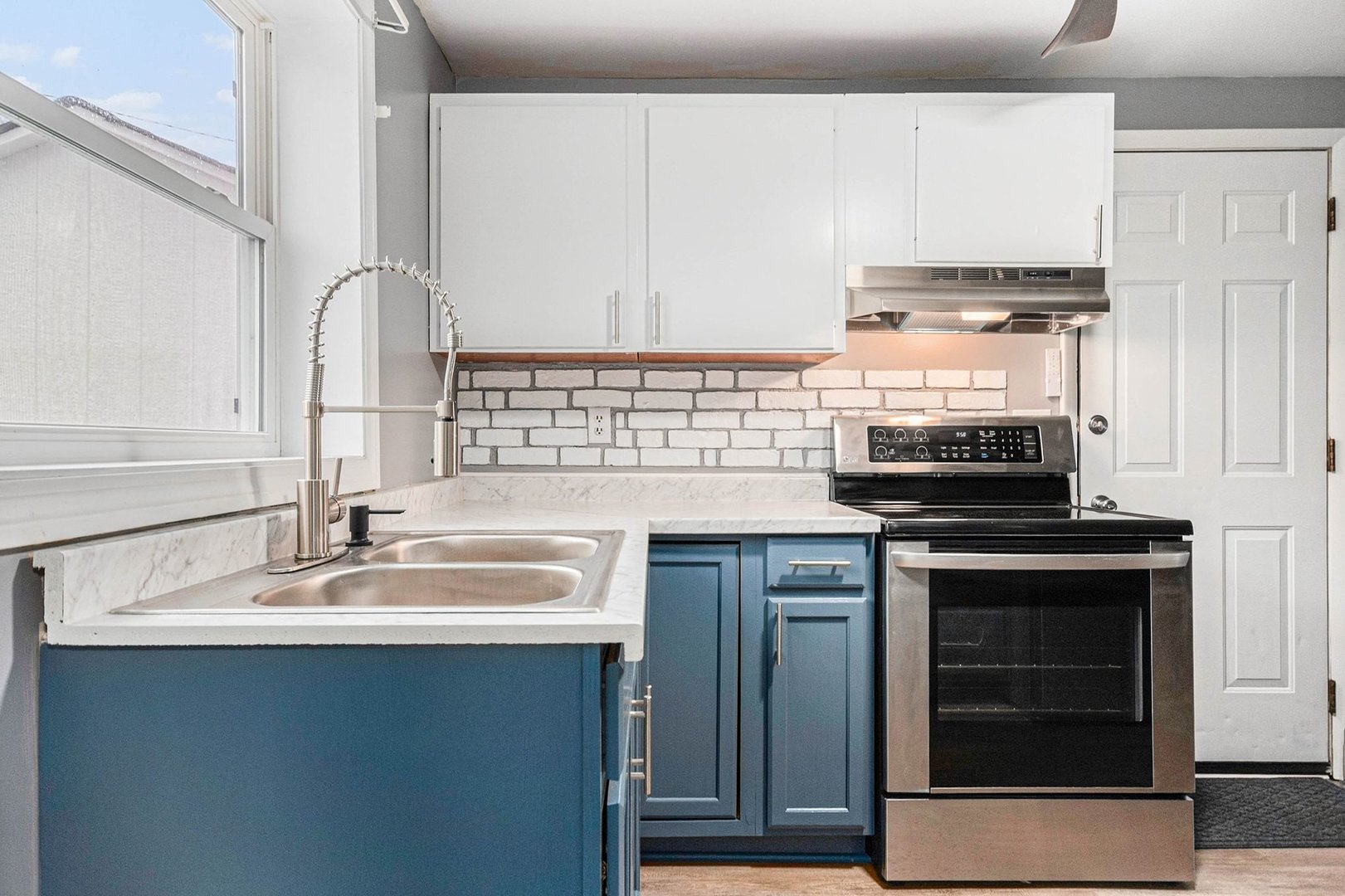 215 W Main Street, Kirkland, IL 60146