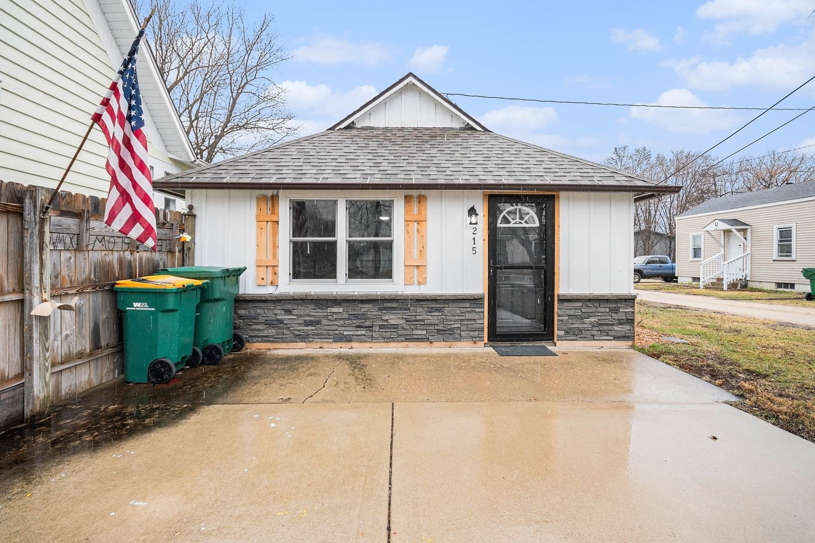 215 W Main Street, Kirkland, IL 60146