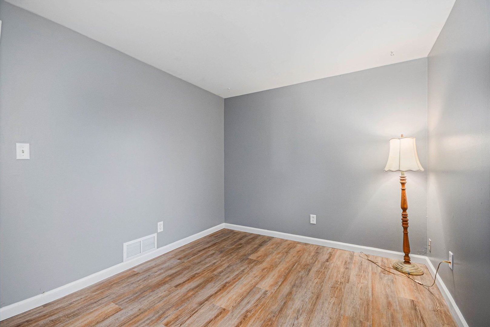 215 W Main Street, Kirkland, IL 60146