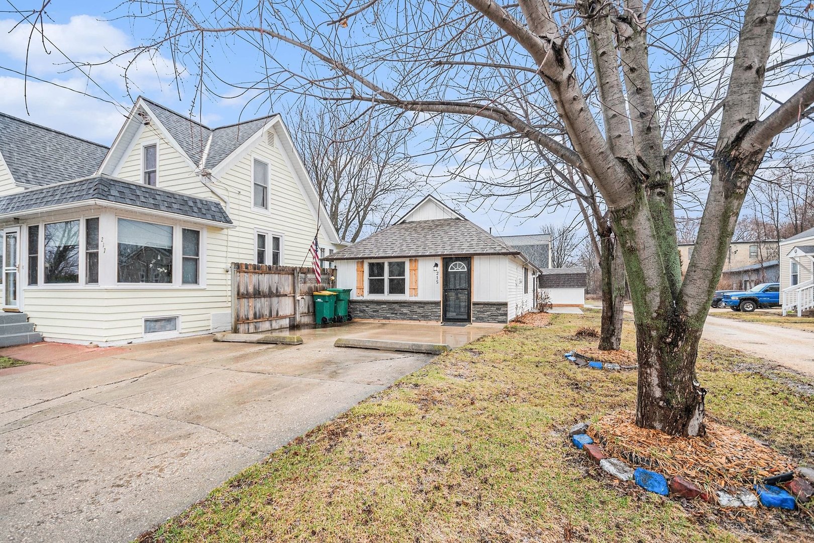 215 W Main Street, Kirkland, IL 60146