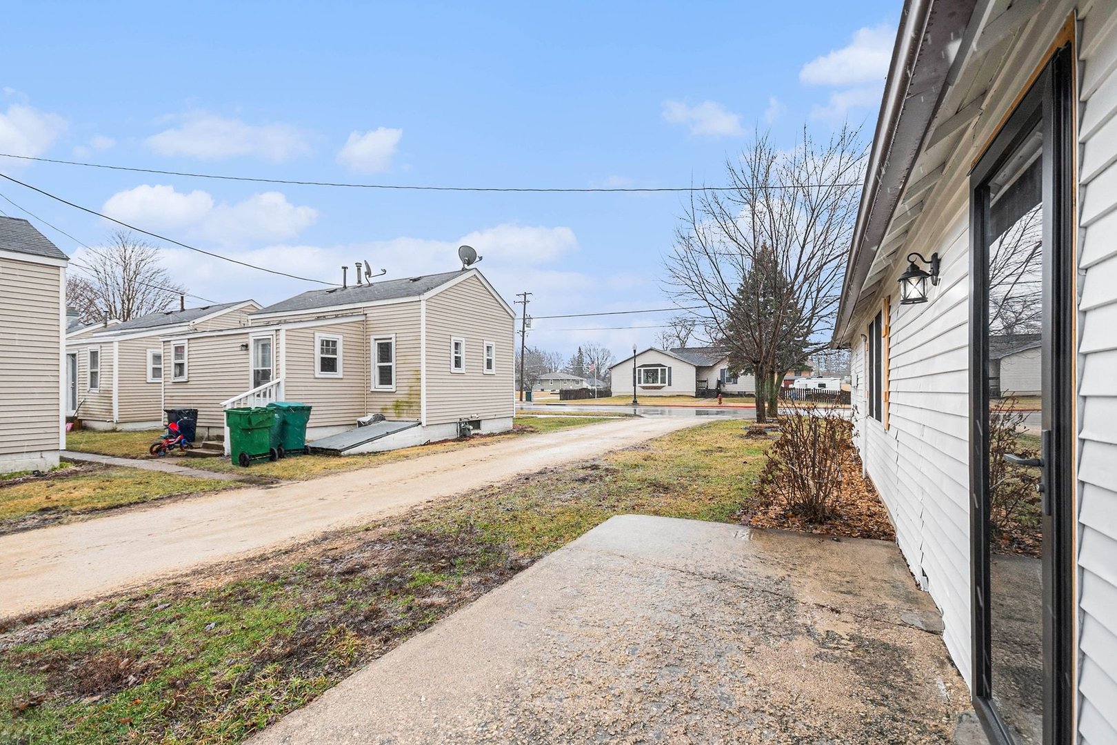 215 W Main Street, Kirkland, IL 60146