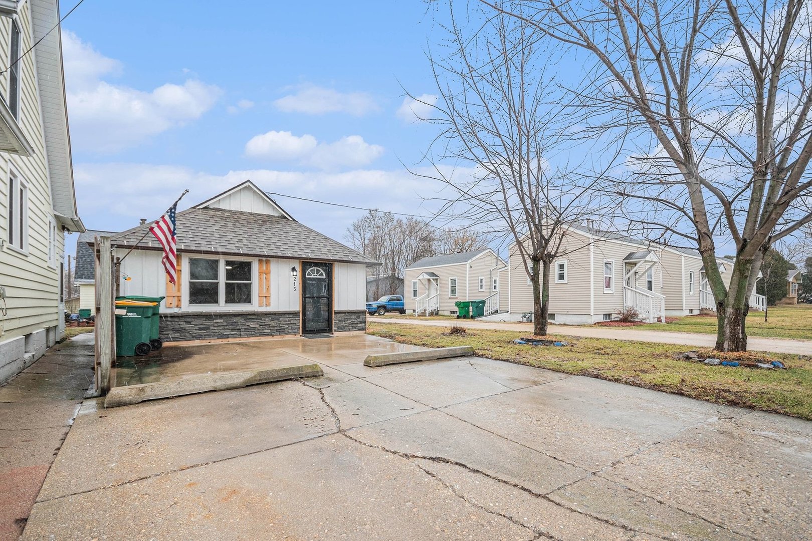 215 W Main Street, Kirkland, IL 60146