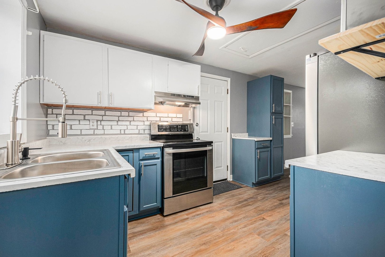 215 W Main Street, Kirkland, IL 60146