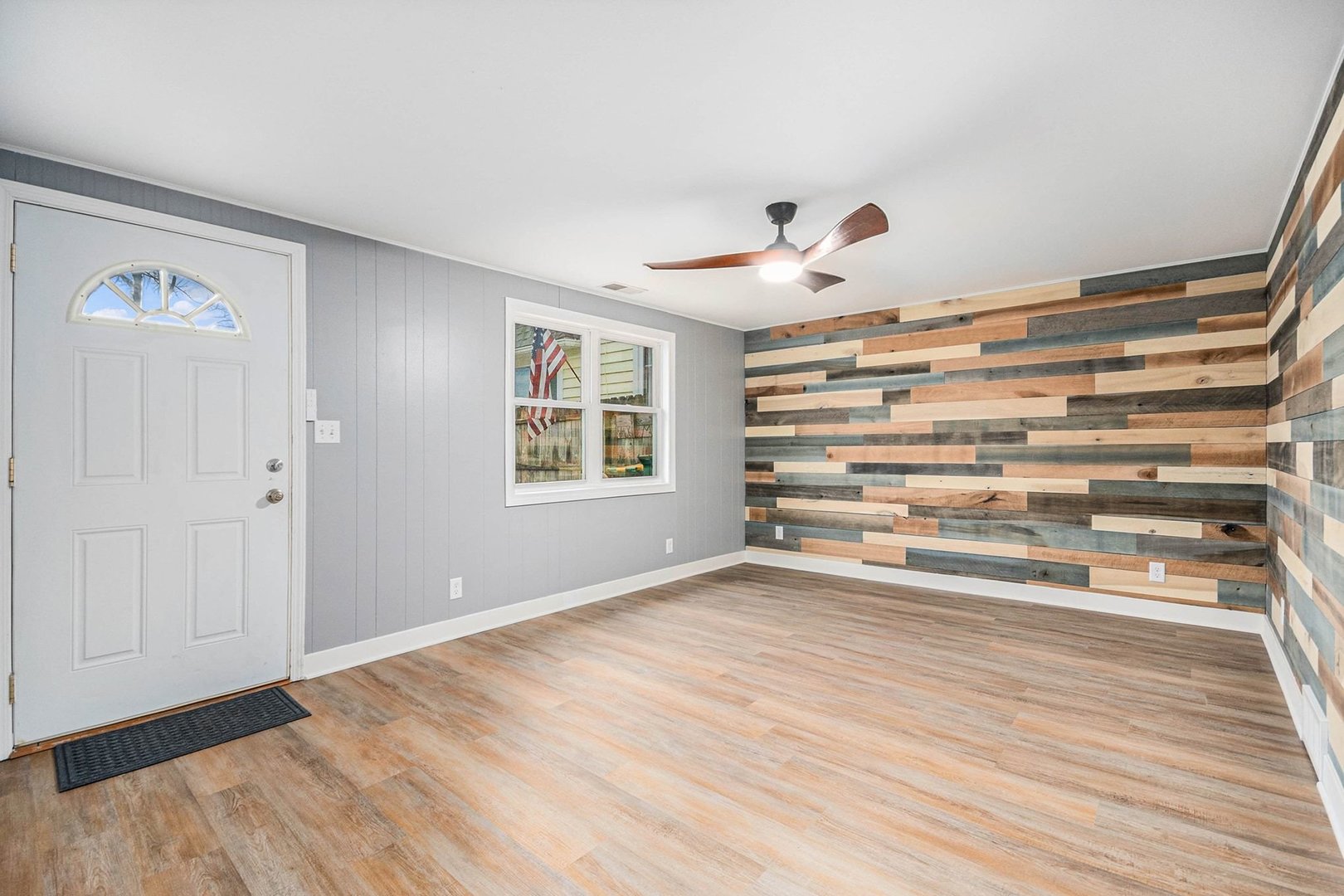 215 W Main Street, Kirkland, IL 60146