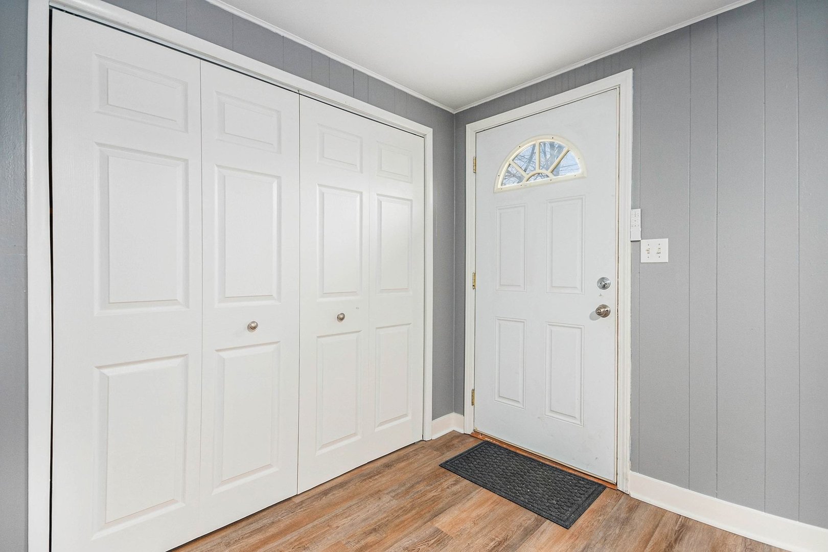 215 W Main Street, Kirkland, IL 60146