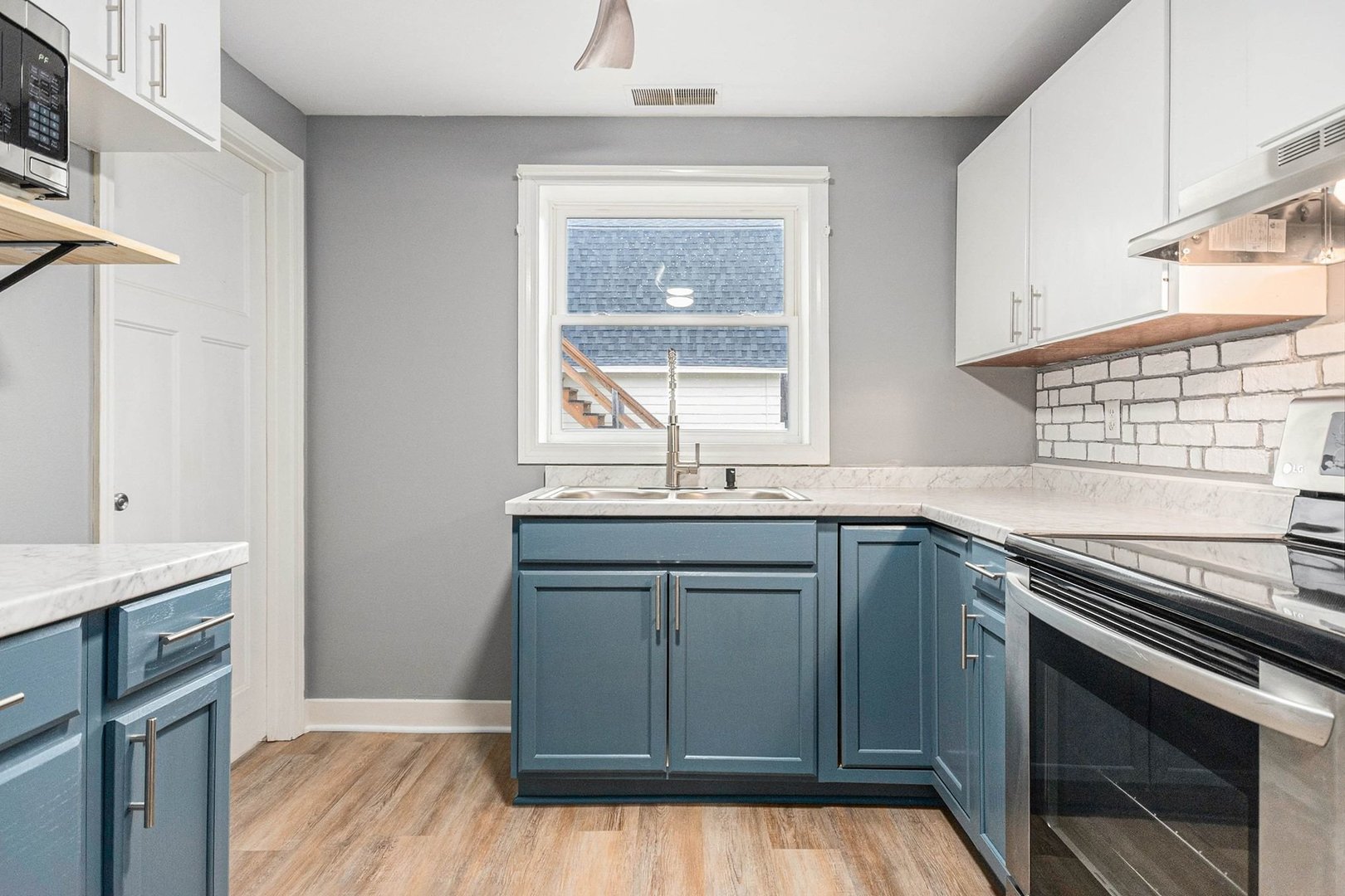 215 W Main Street, Kirkland, IL 60146