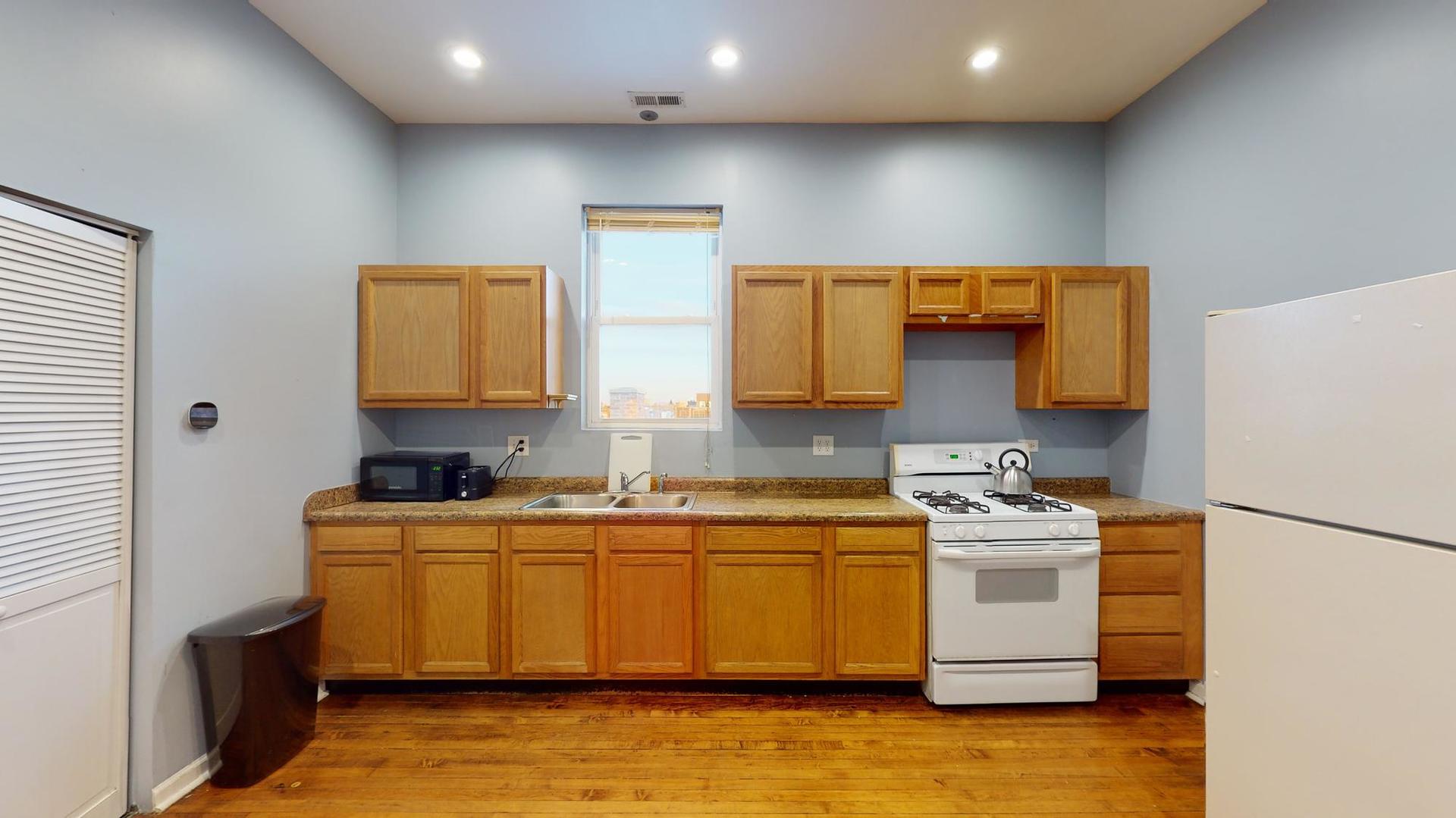 1945 W Cermak Road #3, Chicago, IL 60608