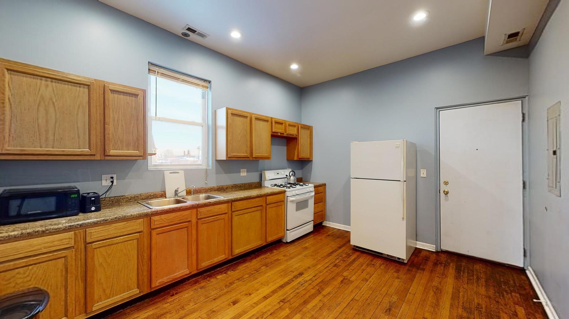 1945 W Cermak Road #3, Chicago, IL 60608