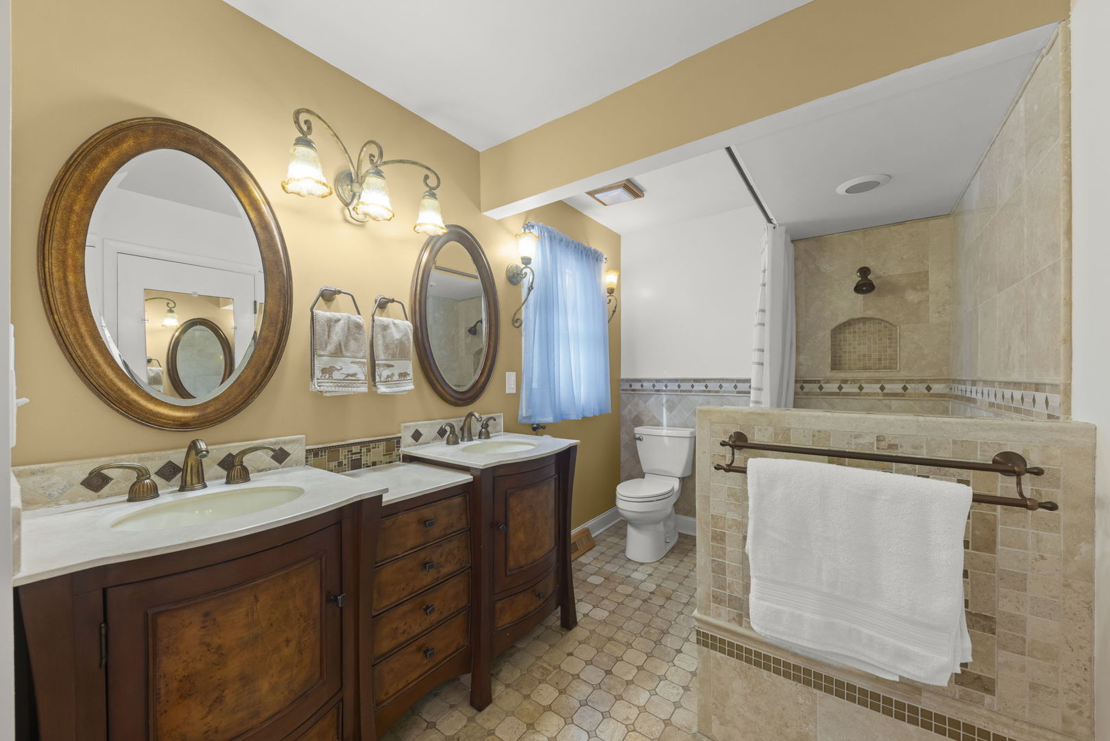 26W055 Cree Lane, Wheaton, IL 60189