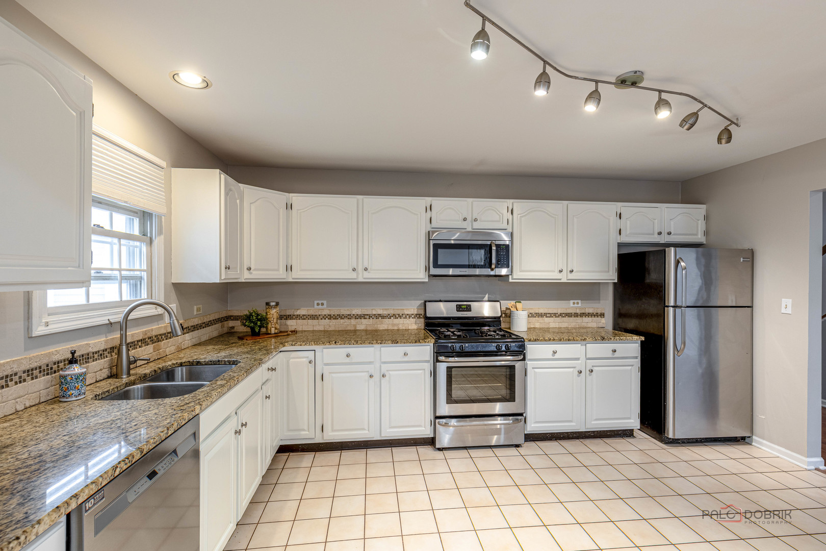 12 Sommerset Lane, Lincolnshire, IL 60069