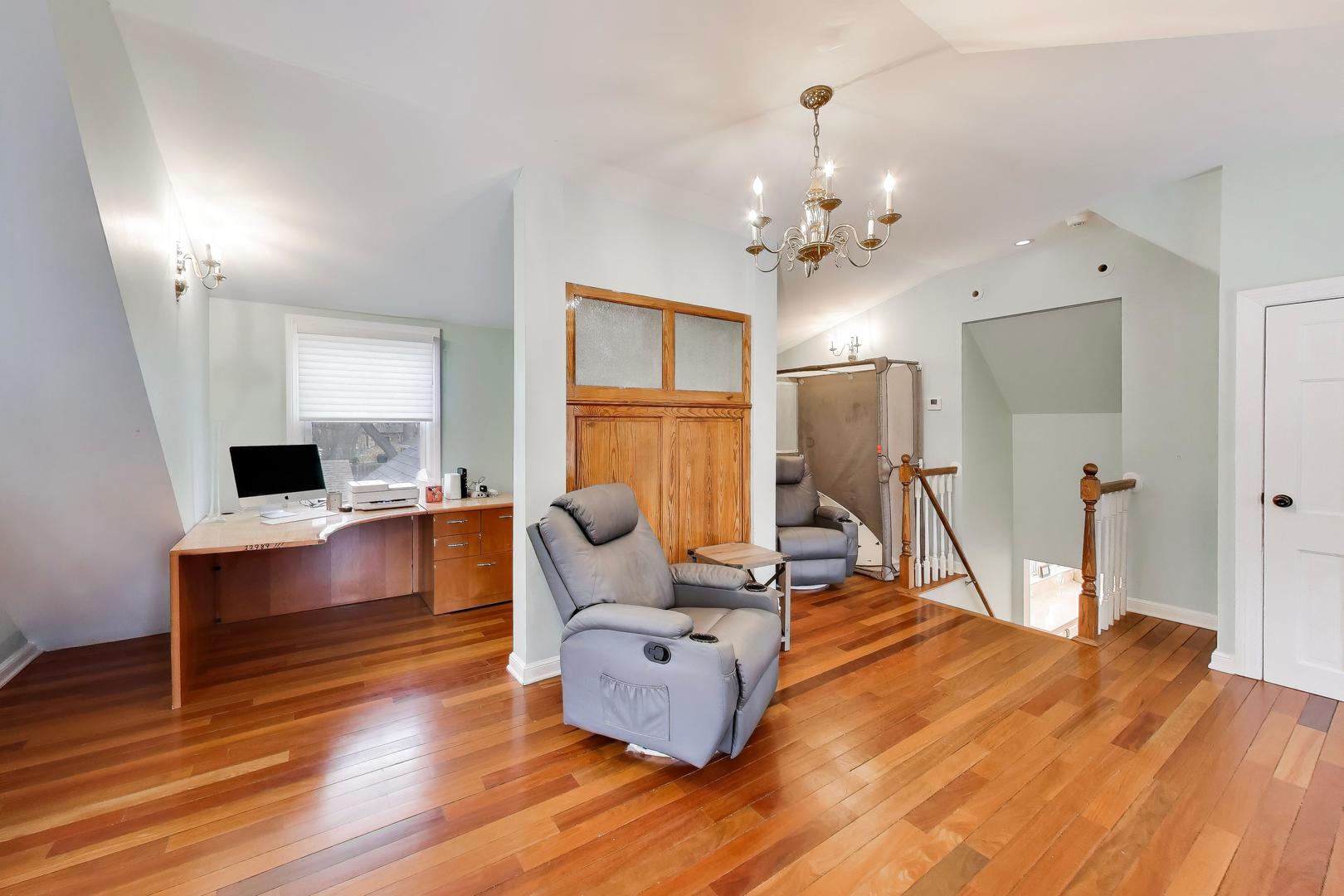 100 Arthur Street, Park Ridge, IL 60068