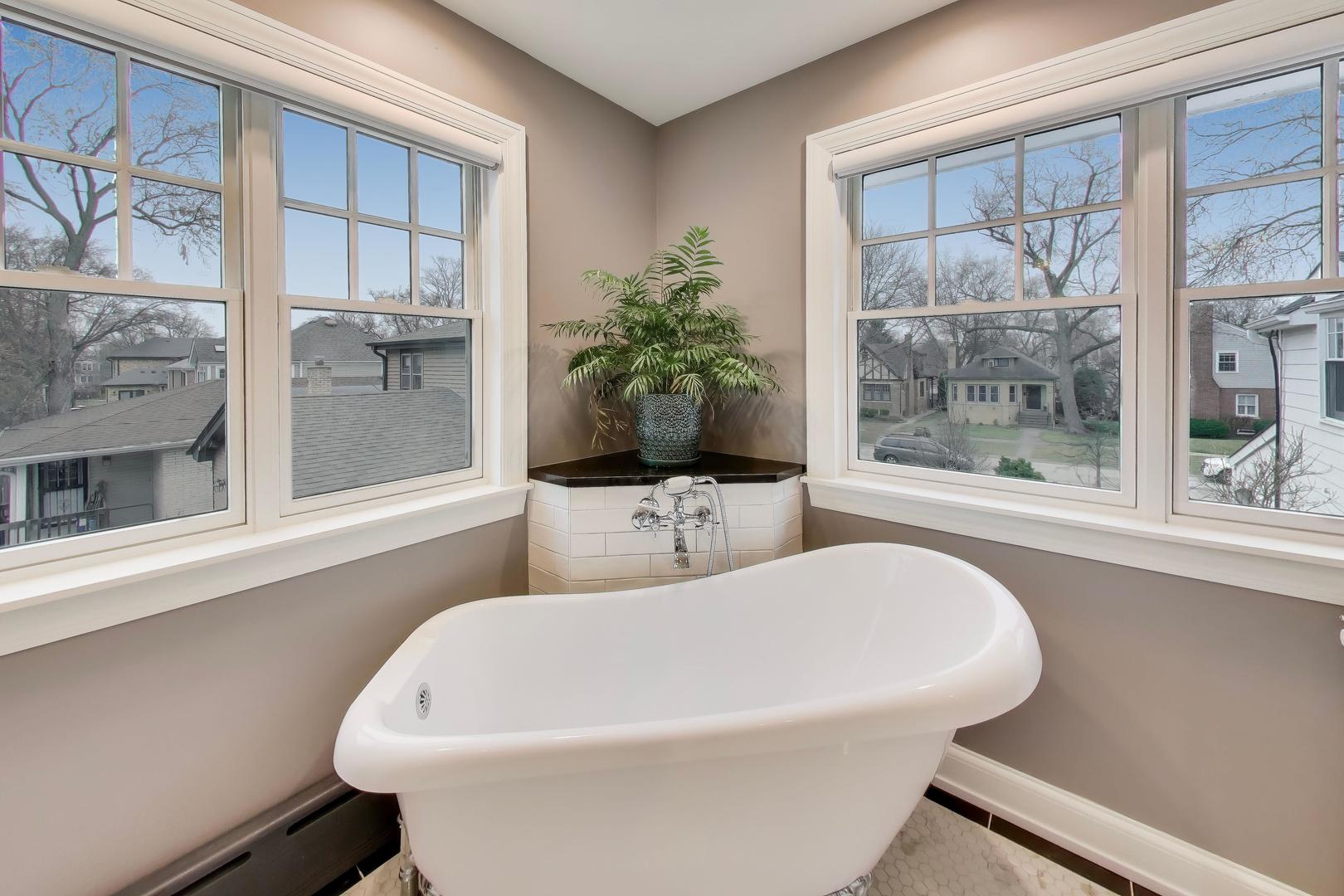 100 Arthur Street, Park Ridge, IL 60068