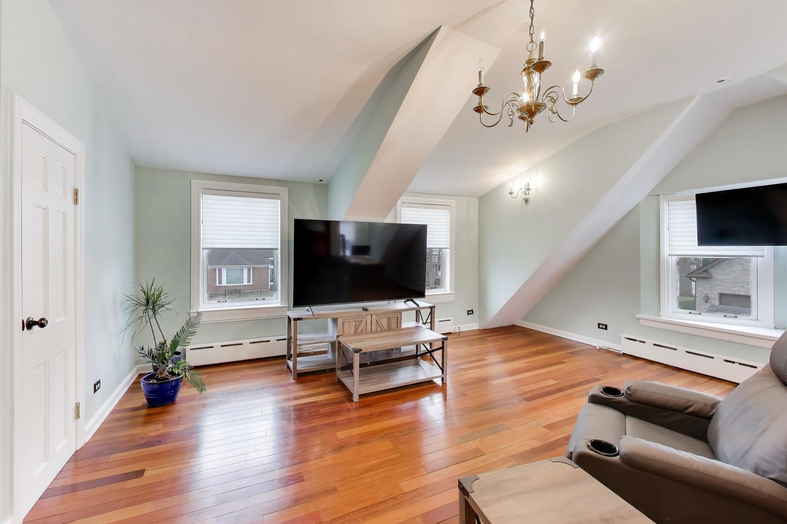 100 Arthur Street, Park Ridge, IL 60068