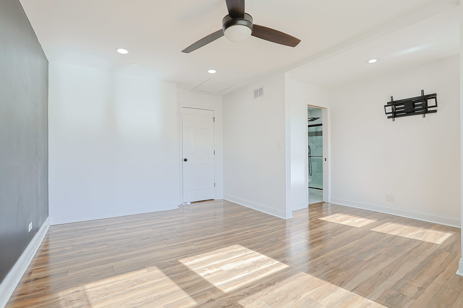 1432 Steeplechase Road, Bartlett, IL 60103