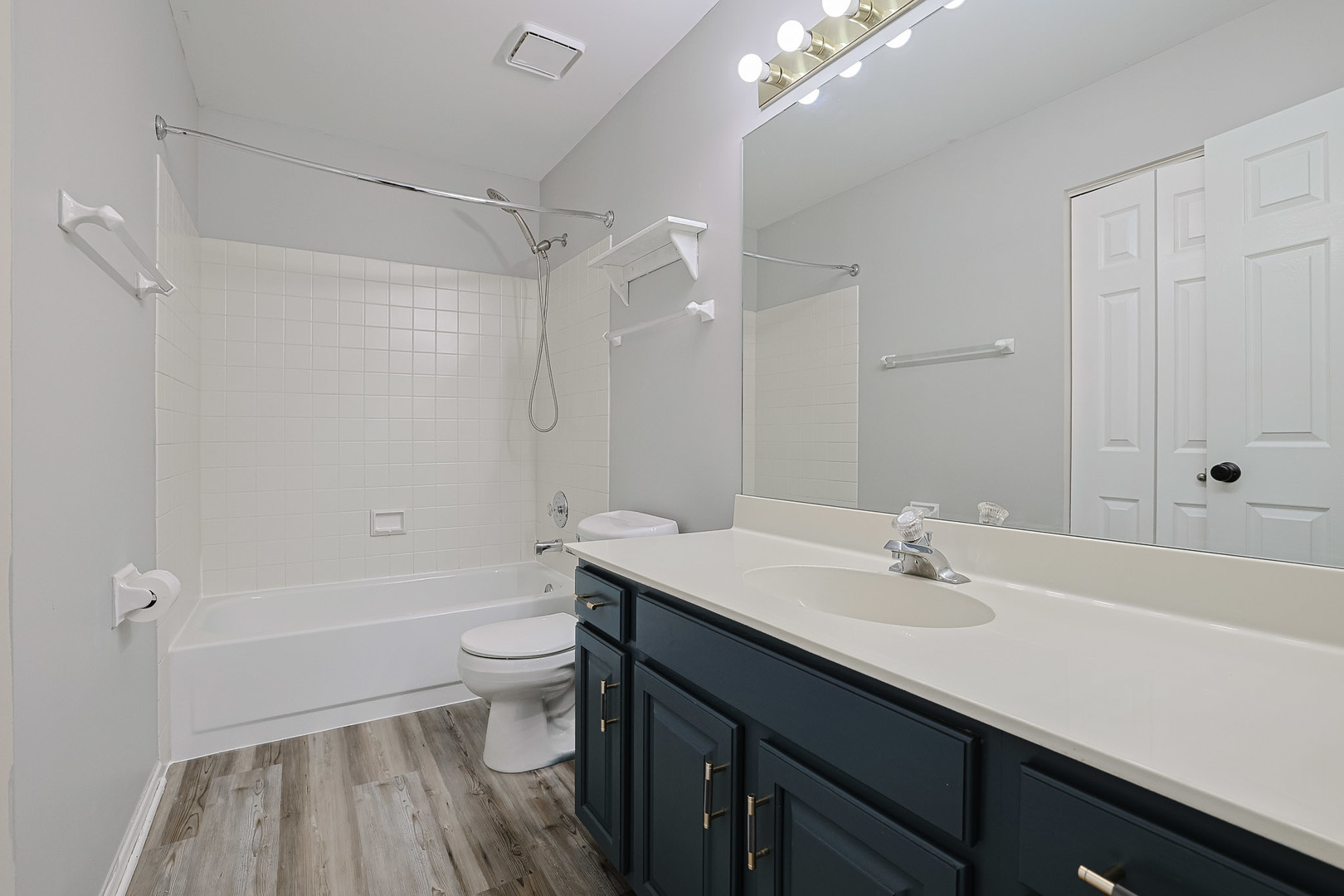 1432 Steeplechase Road, Bartlett, IL 60103