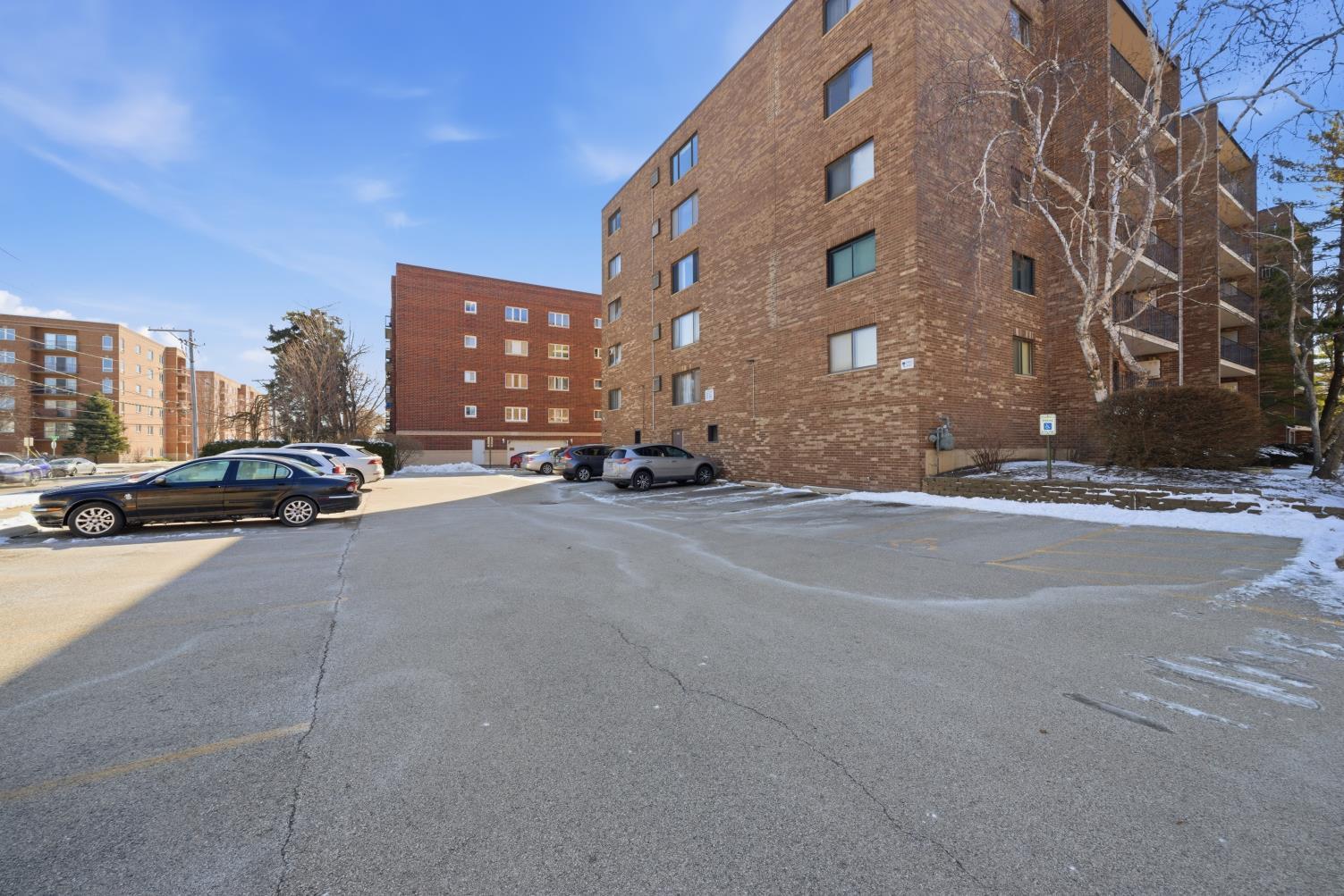 555 GRACELAND Avenue #503, Des Plaines, IL 60016