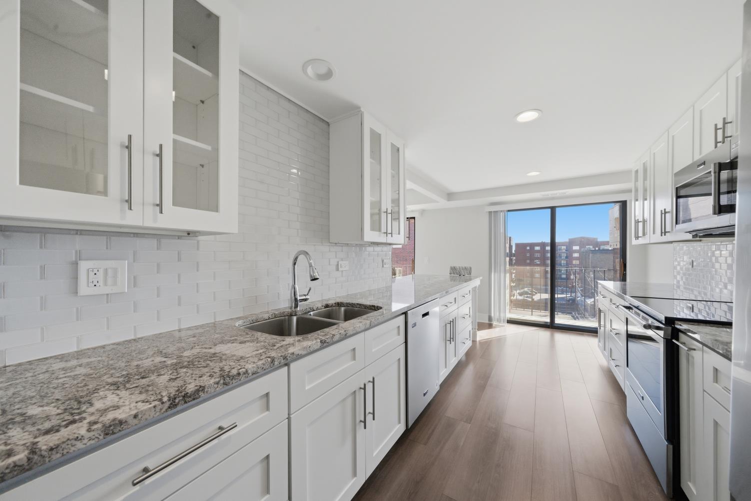 555 GRACELAND Avenue #503, Des Plaines, IL 60016