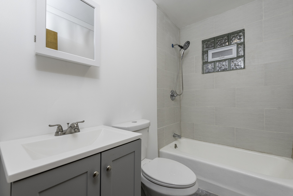 922 Landon Avenue, Winthrop Harbor, IL 60096