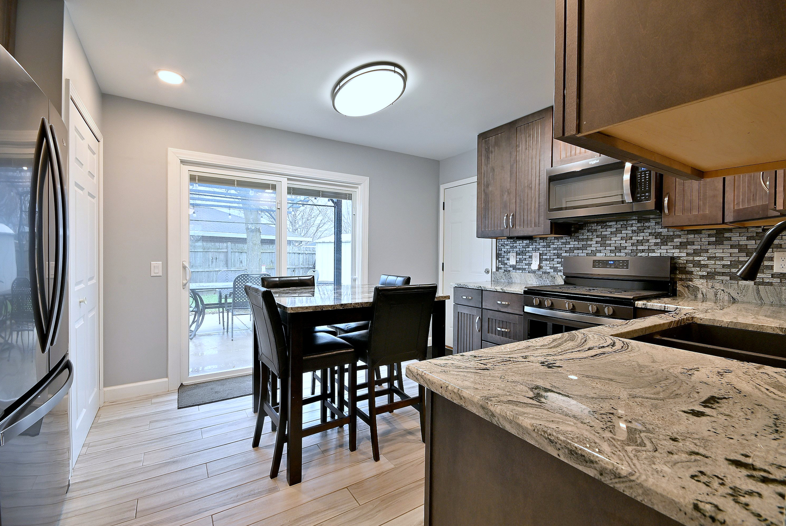 910 Greenfield Drive, Aurora, IL 60506