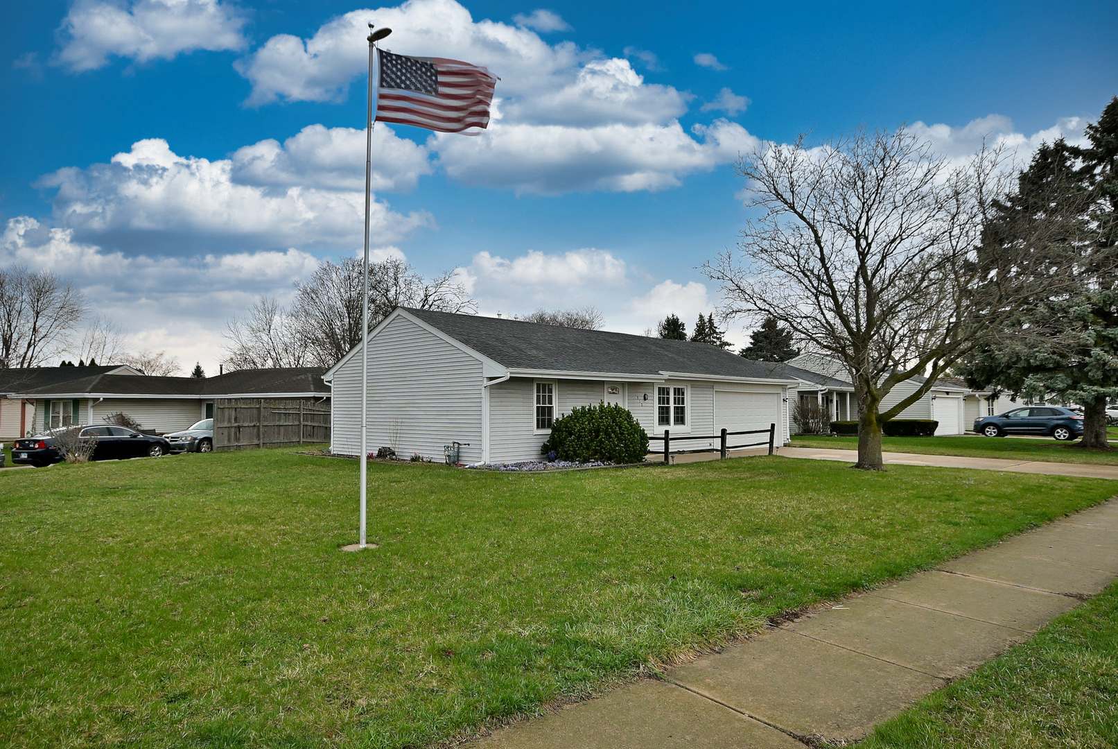 910 Greenfield Drive, Aurora, IL 60506