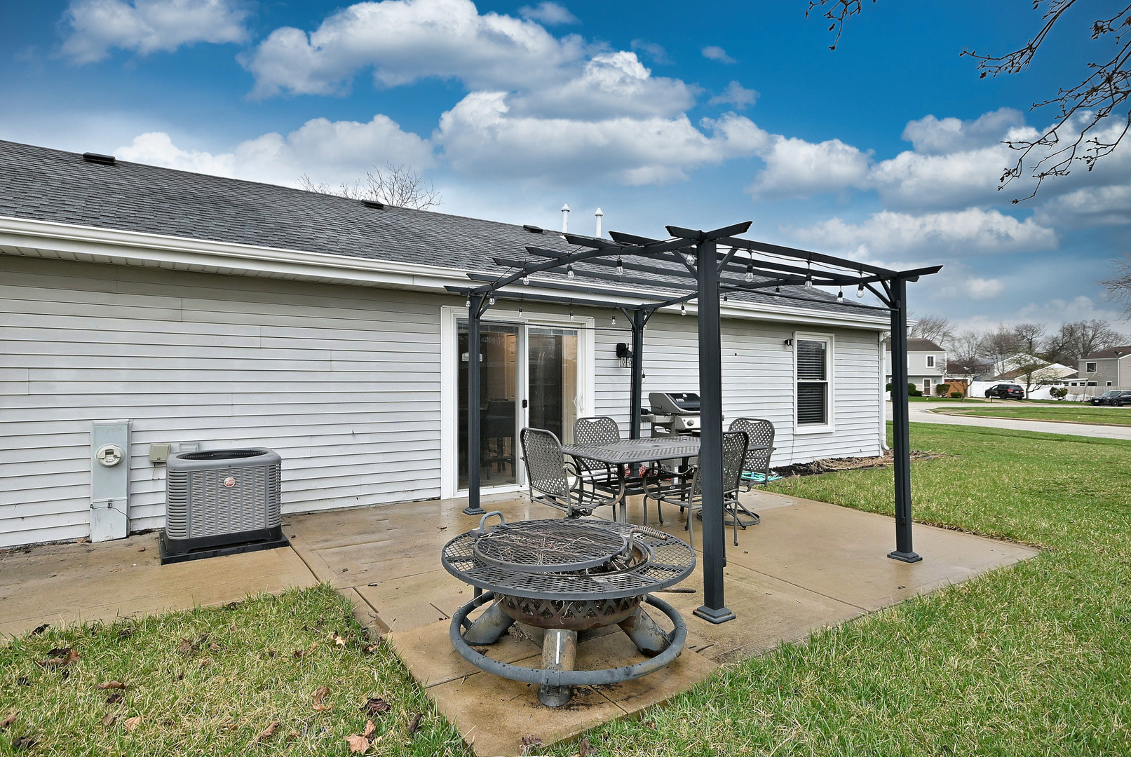 910 Greenfield Drive, Aurora, IL 60506