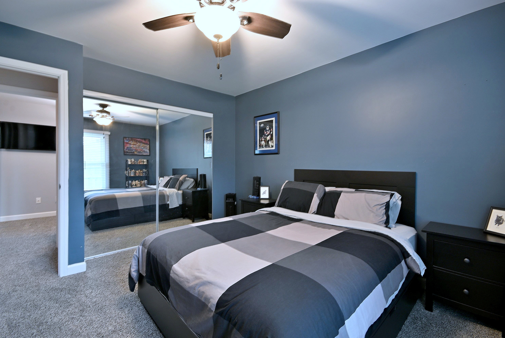 910 Greenfield Drive, Aurora, IL 60506