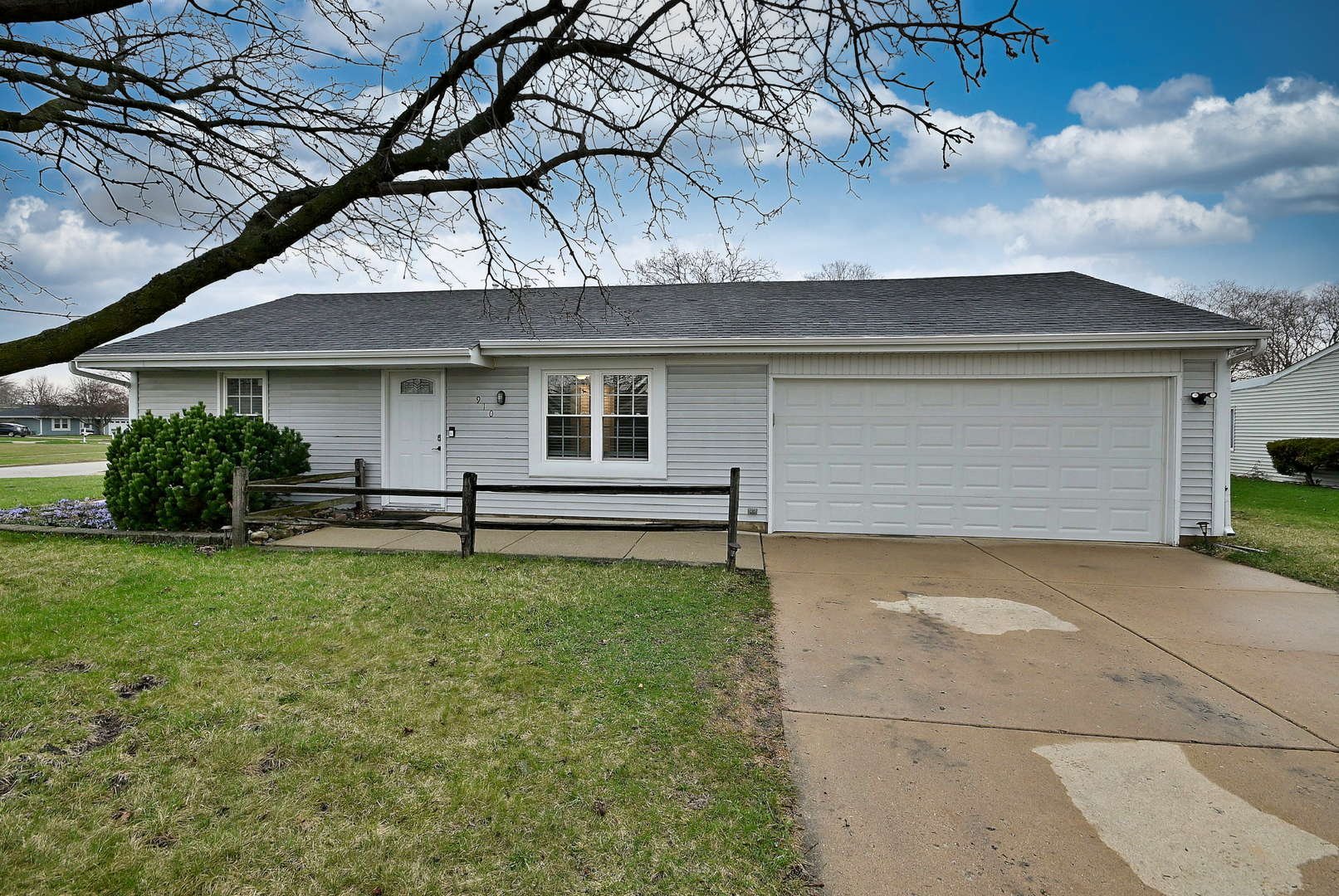 910 Greenfield Drive, Aurora, IL 60506