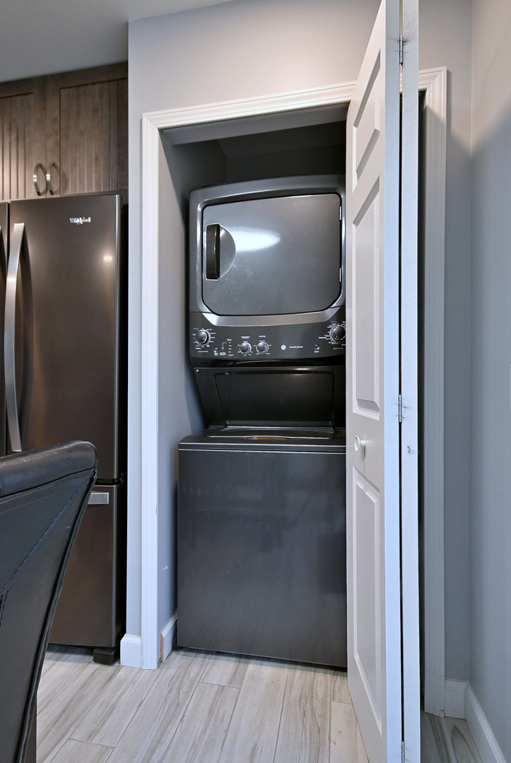 910 Greenfield Drive, Aurora, IL 60506