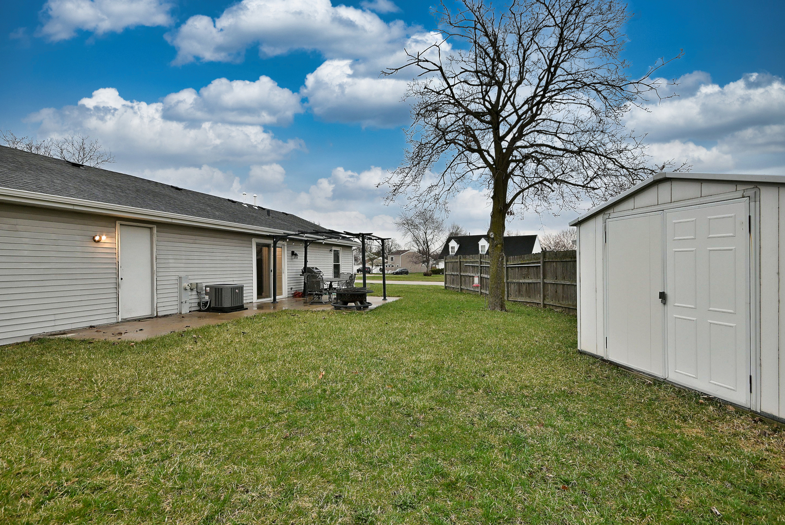 910 Greenfield Drive, Aurora, IL 60506