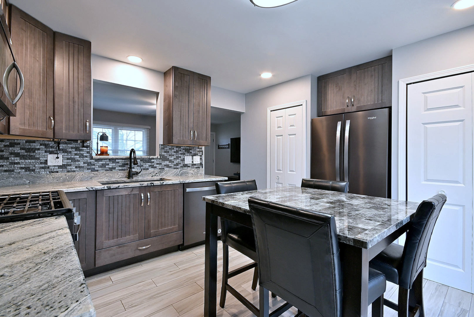 910 Greenfield Drive, Aurora, IL 60506