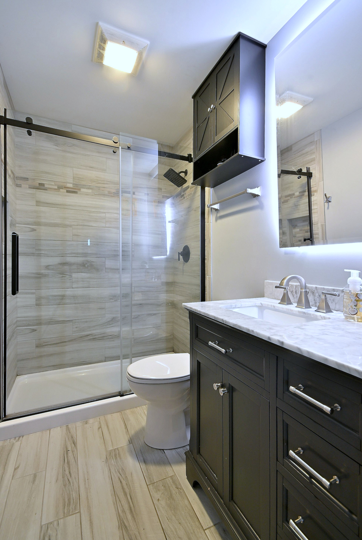 910 Greenfield Drive, Aurora, IL 60506