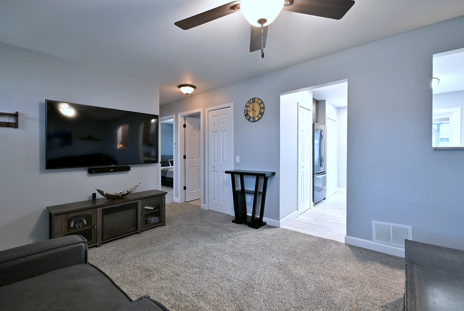 910 Greenfield Drive, Aurora, IL 60506