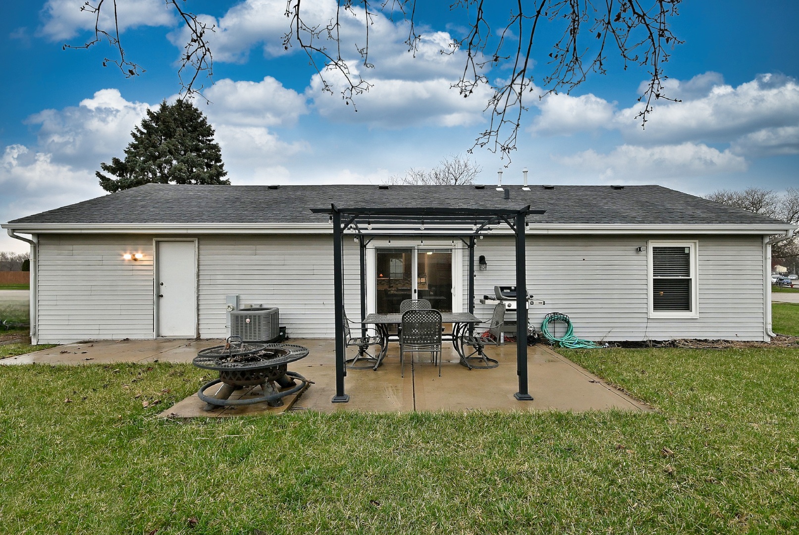 910 Greenfield Drive, Aurora, IL 60506