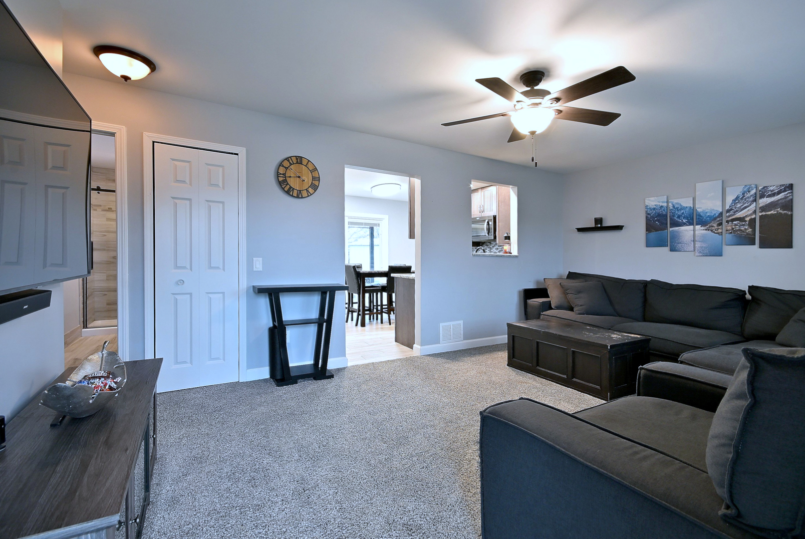 910 Greenfield Drive, Aurora, IL 60506