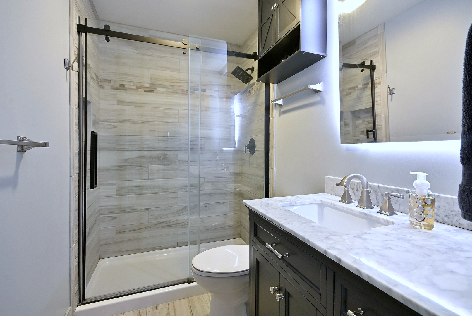 910 Greenfield Drive, Aurora, IL 60506